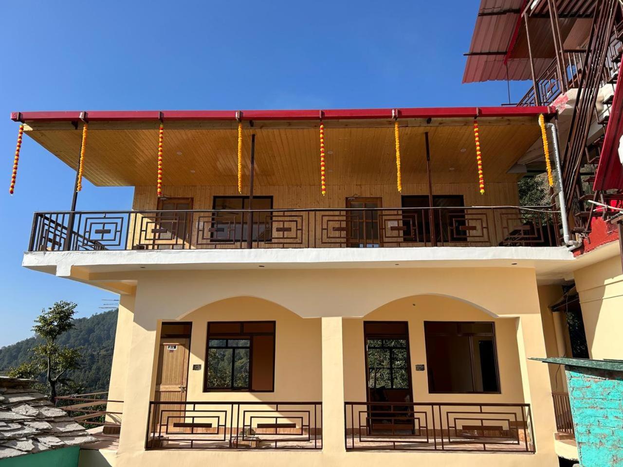 Hotel Mountain View Sari 外观 照片