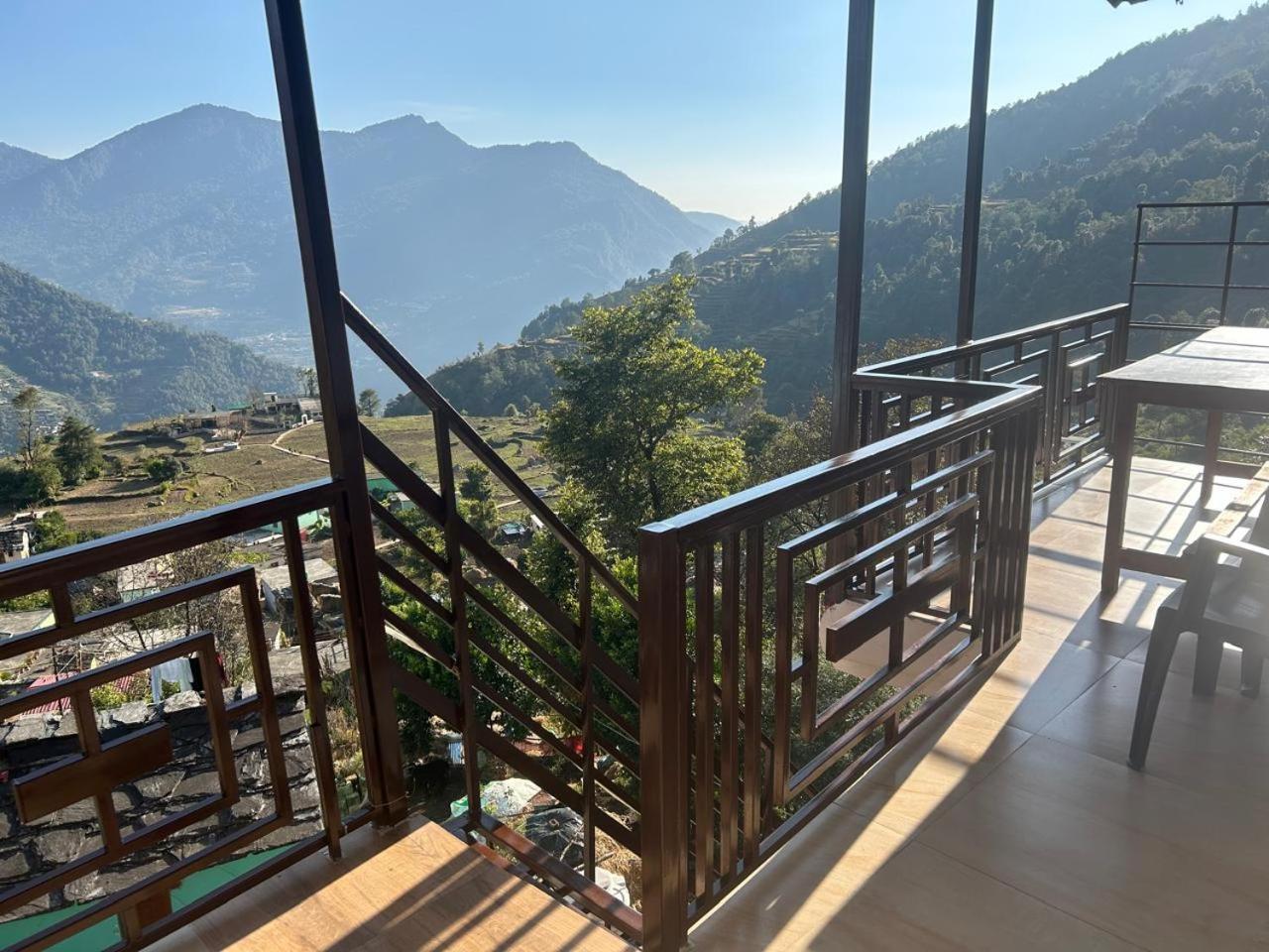 Hotel Mountain View Sari 外观 照片